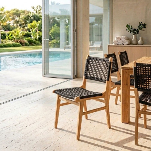 Chaise Teck et corde noir plastifiées